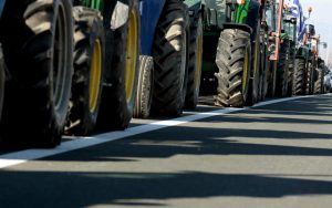 AgroPublic | Δίπλα στον αγρότη, καθημερινά αγροτικά νέα, γεωπονικές δημοσιεύσεις | agrotes trakter 2 thumb large