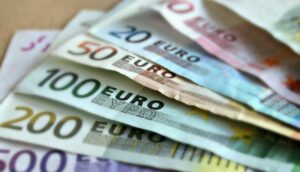 AgroPublic | Δίπλα στον αγρότη, καθημερινά αγροτικά νέα, γεωπονικές δημοσιεύσεις | bank note 209104 1280 2 910x521 1 1