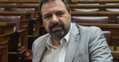 Στ. Αραχωβίτης: “Αυταπατάστε αν νομίζετε ότι θα ελέγξετε τον θυμό της κοινωνίας και της νεολαίας” Στ. Αραχωβίτης: “Αυταπατάστε αν νομίζετε ότι θα ελέγξετε τον θυμό της κοινωνίας και της νεολαίας”