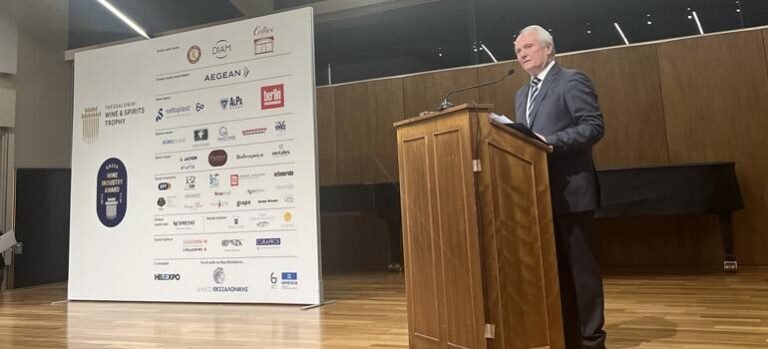 Ο Γιάννης Ανδριανός στην τελετή απονομής του 26ου διαγωνισμού «Thessaloniki Wine & Spirits Trophy»